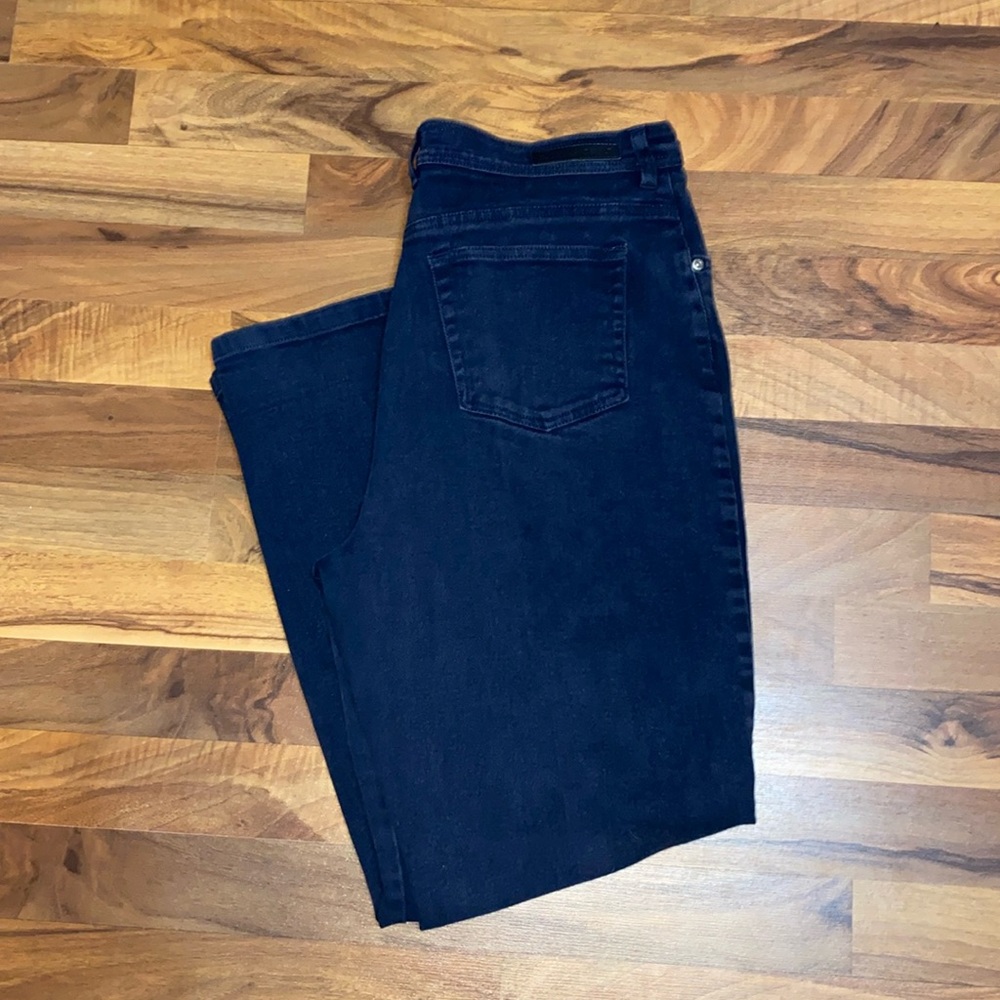 Dark wash vintage Gloria Vanderbilt 16.